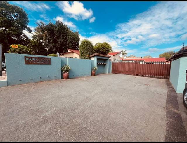 3 BEDROOM TOWNHOUSE FOR SALE IN FLORAUNA